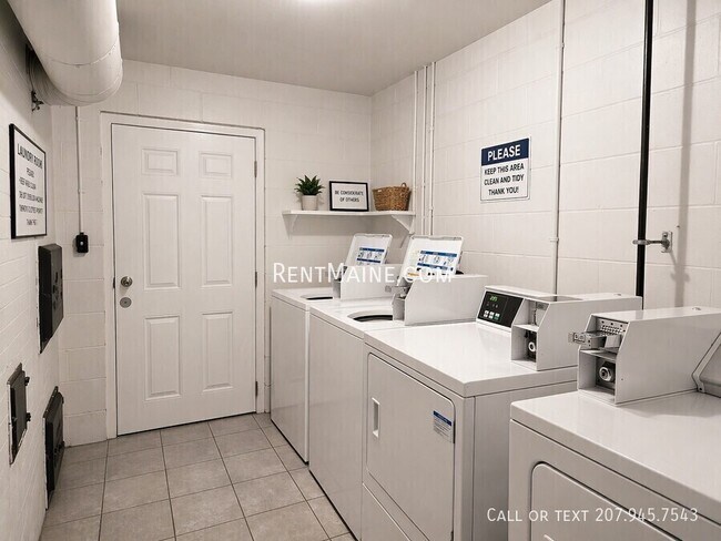 Building Photo - 10 Tall Pines Dr