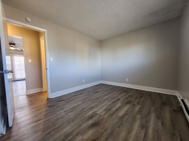 Building Photo - 4420 Loomis Ave