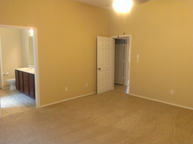 Building Photo - 5004 Birchwood Dr