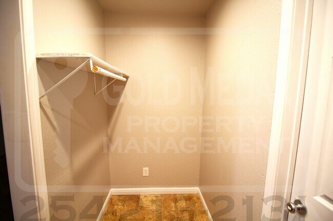 Building Photo - 205 E Vardeman Ave