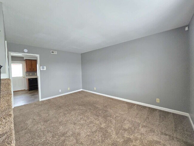 Building Photo - 355-3 PEABODY DR, CLARKSVILLE, TN 37042