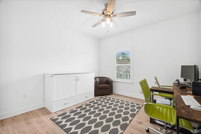 Building Photo - 627 Las Roblas Grande Dr