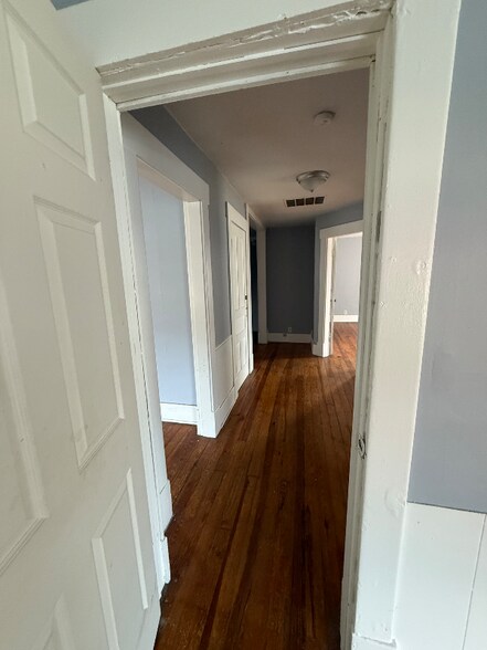 Building Photo - 227 1/2 N Main St