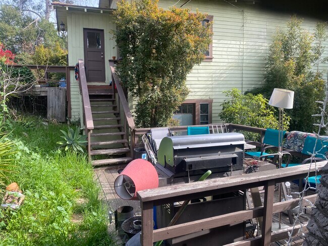 Building Photo - 3636 Roseview Ave