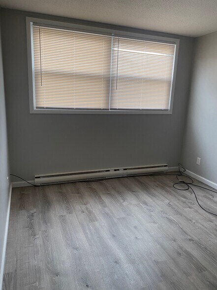 Building Photo - 805 Illini Ave