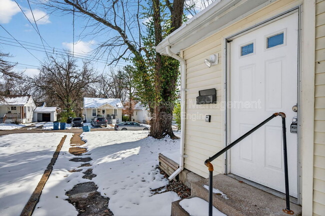 Building Photo - 5459 Hamilton Ave