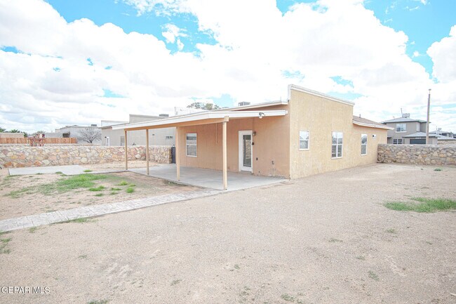 Building Photo - 14701 Calhoun Dr