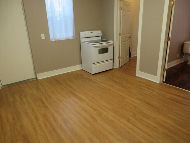 Building Photo - 1235 Swinney Ave
