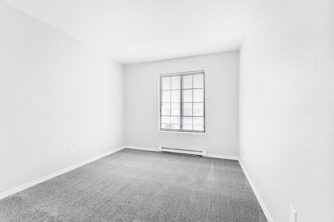 Building Photo - 5963 Walnut Cir Dr