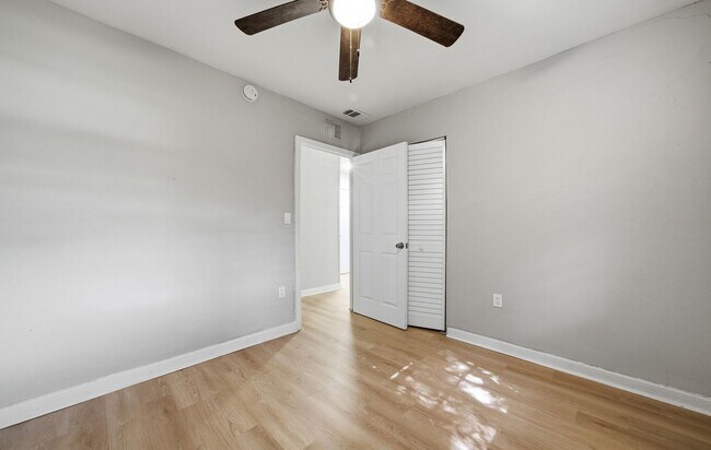 Building Photo - Renovated 2 Bedroom Jacksonville Heights Duplex Apartment