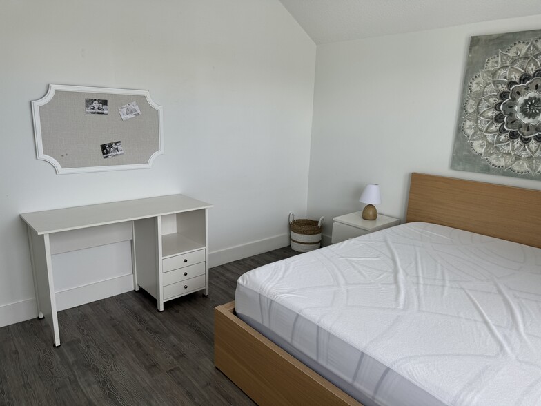 Bedroom - 724 Lake Brim Dr