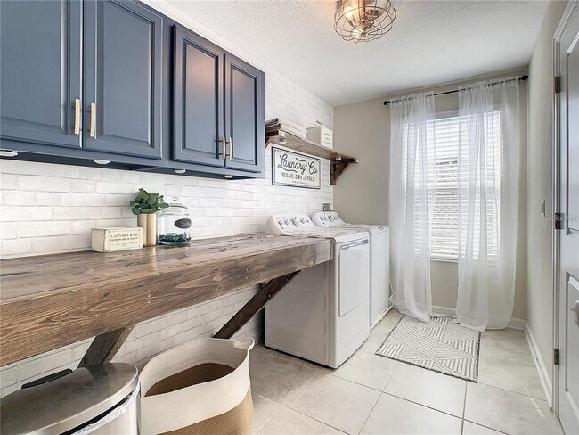Building Photo - 10264 Love Story St