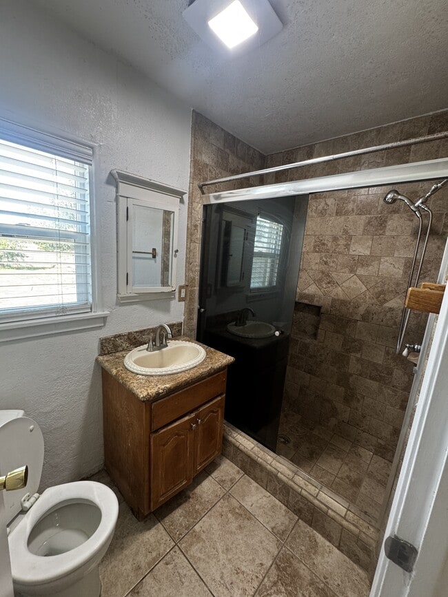 Building Photo - 1701 Belmont St