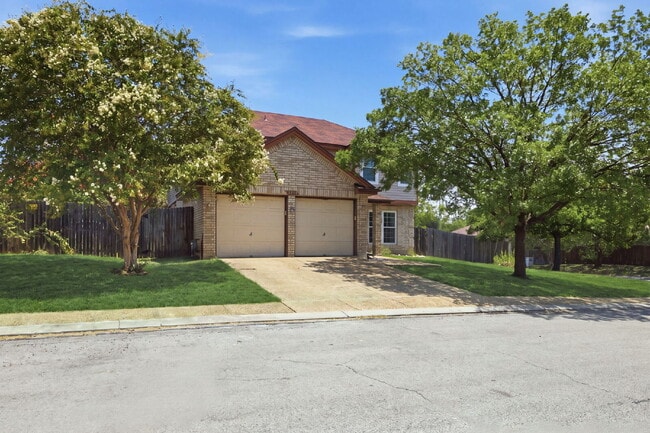 Building Photo - Updated home on a corner lot in a gated community!
