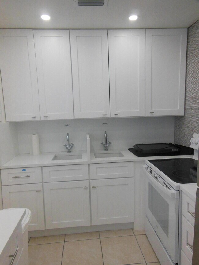 Building Photo - 156 Andover F