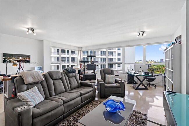 Building Photo - 4925 Collins Ave