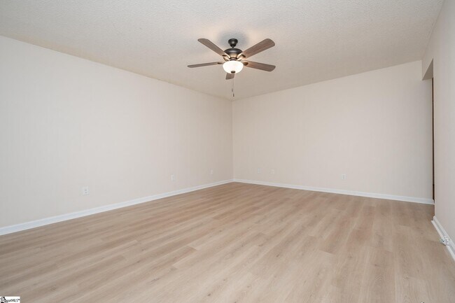 Building Photo - 475 Vinyard Rd