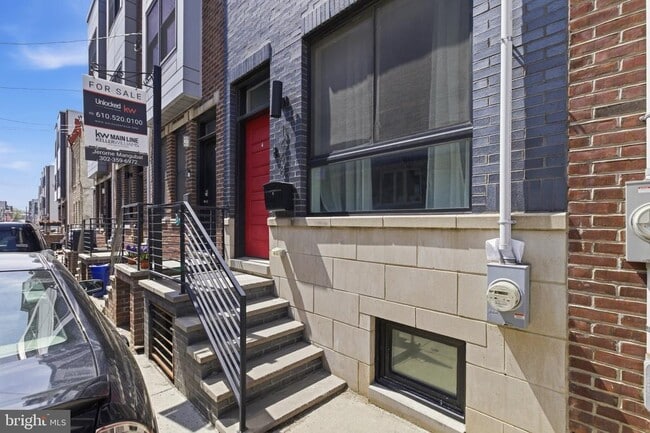 Building Photo - 1448 N Myrtlewood St