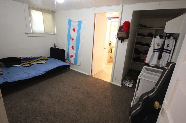 Building Photo - Chang Duplex