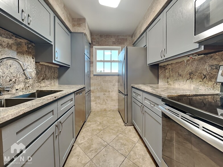 Building Photo - 7900 Westheimer Rd