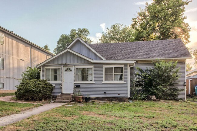 Building Photo - 205 N Sherwood St