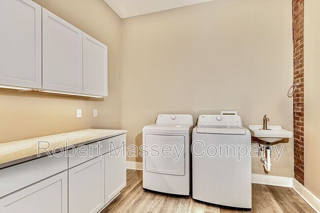 Building Photo - 1958 Bonnycastle Ave