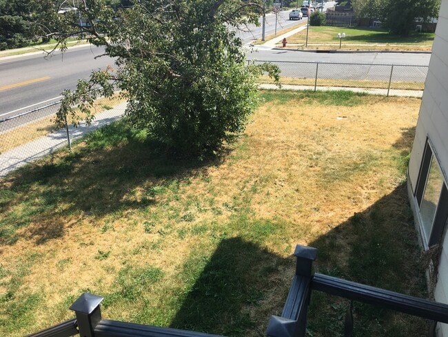 Building Photo - 3 Bedroom 1 Bathroom Duplex