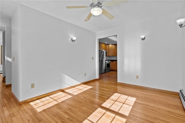 Building Photo - 27 River St