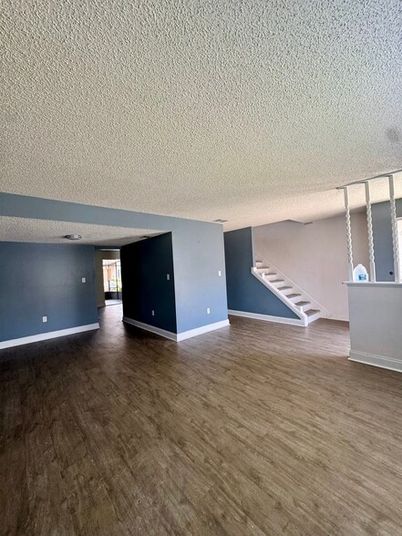 Building Photo - 1413 Manor Dr NE