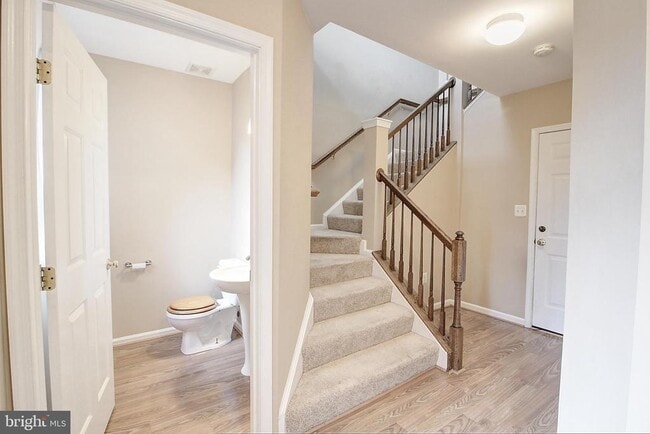 Building Photo - 586 Eisenhower Dr