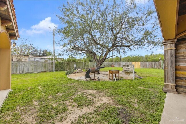 Building Photo - 20 Carpintero St