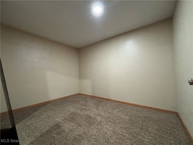 Building Photo - 1048 E State St