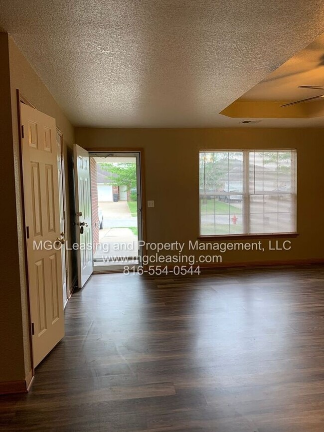 Building Photo - Comfort & Convenience in Grain Valley – Sp...