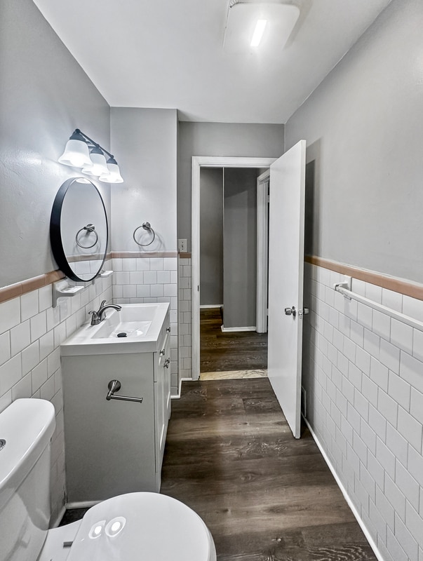 Building Photo - 4344 Roberton Ave