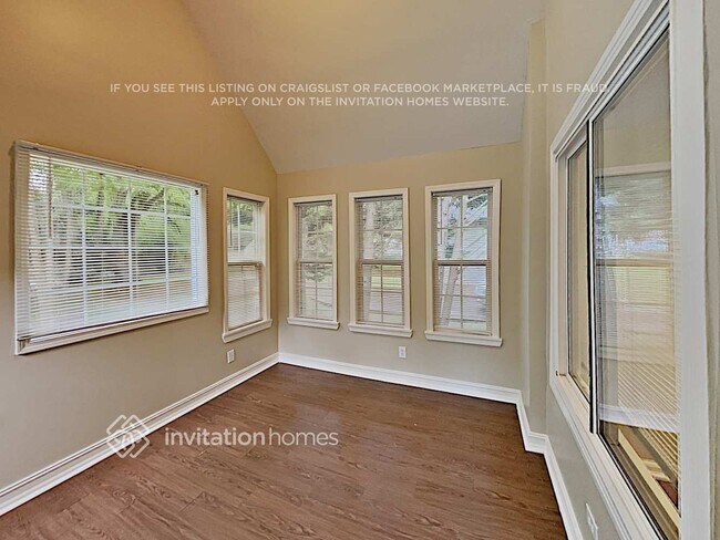 Building Photo - 520 Bone Cir