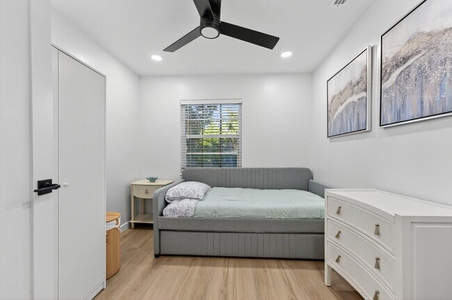 Building Photo - 800 Tropic Isle Dr