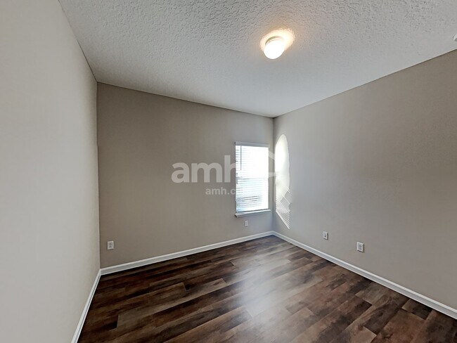Building Photo - 204 Hemlock Pt