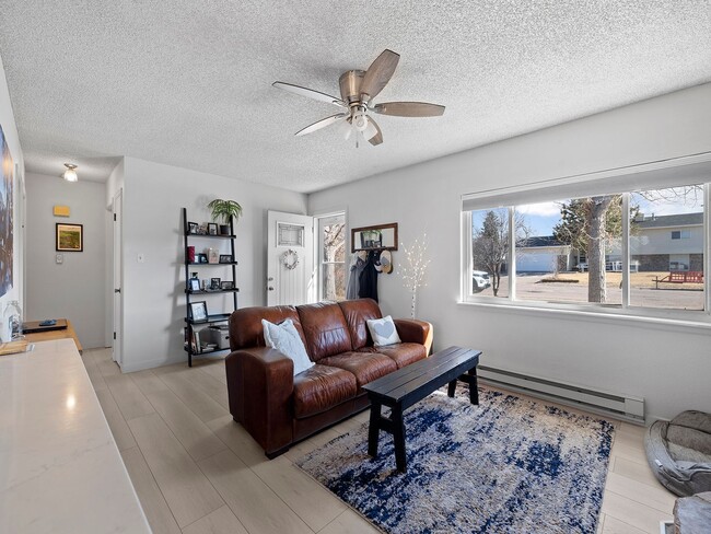 Building Photo - Adorable 2 Bedroom, 1 Bathroom Updated Home in Cheyenne!