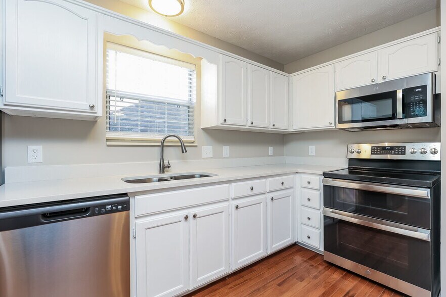 Building Photo - 823 Neelys Chase Dr