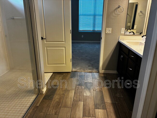 Building Photo - 10326 E Corbin Ave