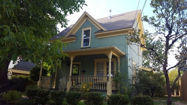 Building Photo - Beautiful 2 bedroom