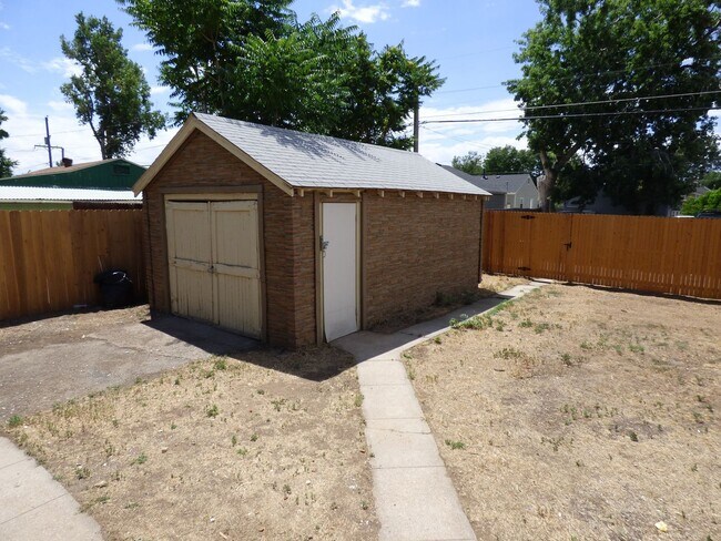 Building Photo - 4915 Fillmore St