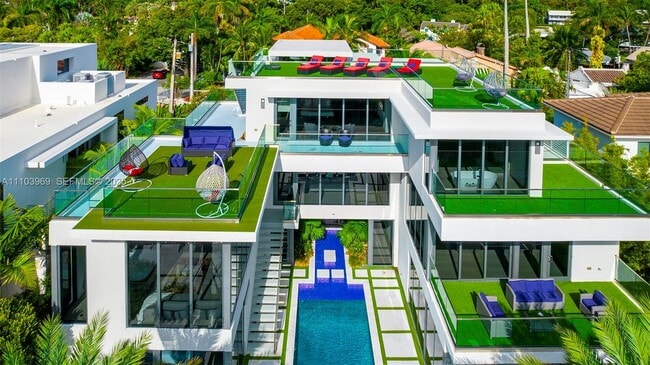 Building Photo - 440 Mola Ave