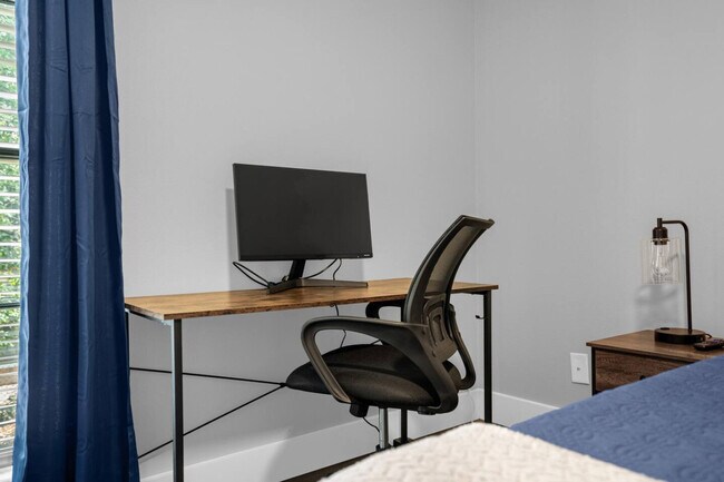 Building Photo - 13930 Heritage Club Dr