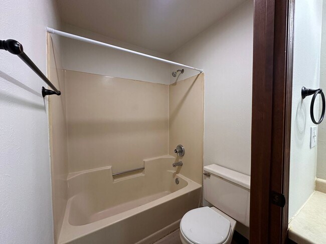 Building Photo - Recently Renovated 1 Bedroom 1 Bath Lower Apartment W/Garage!