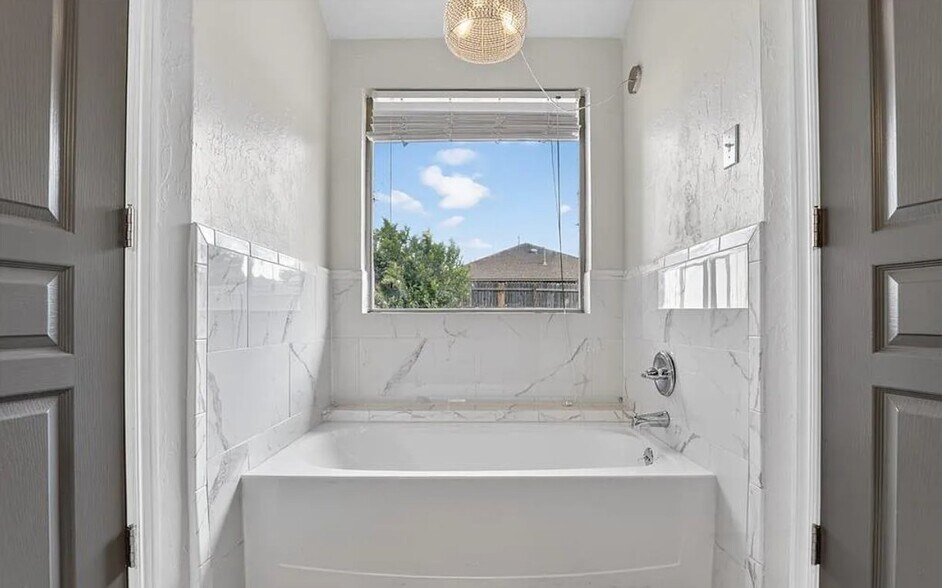 Building Photo - 4921 NW 163rd St