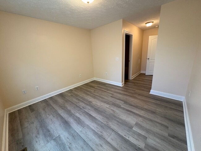 Building Photo - 730 Twisted Oak Dr NW