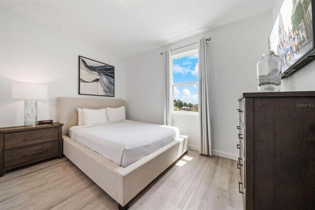 Building Photo - 384 Famagusta Dr