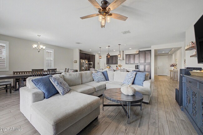 Building Photo - 12113 W Country Club Trail