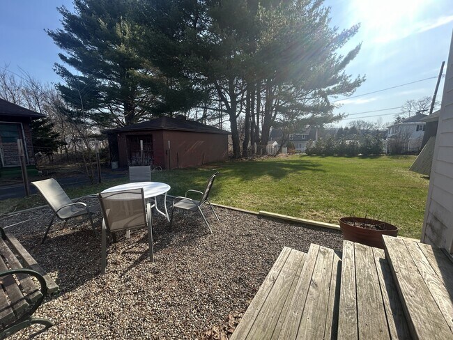 Building Photo - 25 Putnam Ave